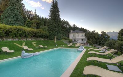 Villa Ermelinda: Acqua, Cielo, Pianta, Nube, Albero, Piscina, Costruzione, Paesaggio Naturale, Erba, Tempo Libero