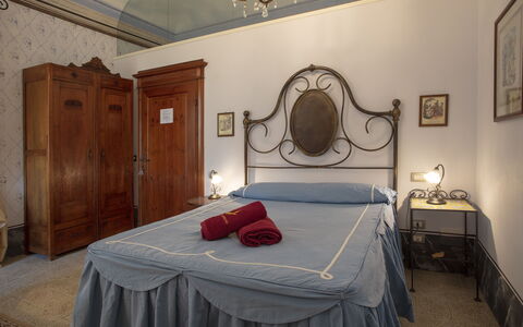 Villa Asciolo: Letto, Camera, Interior Design, Tessile, Tovaglia, Bedding, Pavimento, Biancheria, Camera Da Letto, Parete