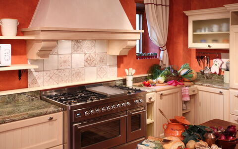 Villa Rossa: Camera, Stufa, Apparecchio Major, Controsoffitto, Elettrodomestico Da Cucina, Cucina Stufa, Cucina, Interior Design, Cabinetry, Casa