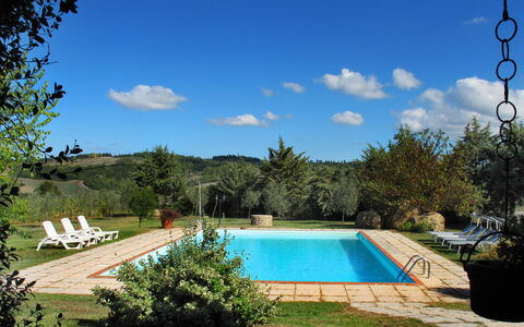 Agriturismo Le Selvole: Nube, Cielo, Acqua, Pianta, Giorno, Piscina, Natura, Azzurro, Shade, Botanica