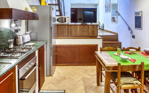 Mario - Levanto: Camera, Mobilia, Interior Design, Cassetto, Cabinetry, Cucina, Pavimento, Controsoffitto, Apparecchio Major, Color Legno