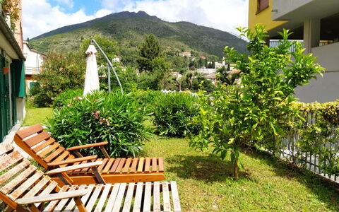 Mario - Levanto: Mobilia, Mobili Da Esterno, Giardino, Tavolo Esterno, Shade, Sedia, Eco Hotel, Prato, Cortile, Backyard
