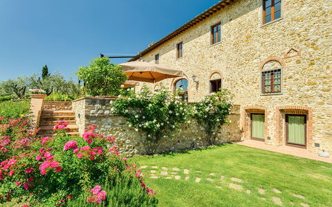 Villa Sole Del Chianti: Pianta, Fiore, Costruzione, Finestra, Proprietà, Cielo, Albero, Paesaggio Naturale, Lotto, Casa