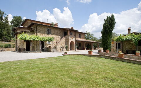 Agriturismo L'incrociata: Nube, Cielo, Pianta, Costruzione, Albero, Lotto, Erba, Zona Residenziale, Paesaggio, Immobiliare