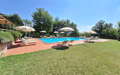 Agriturismo L'incrociata: Piscina, Ricorrere, Eco Hotel, Hacienda, Estate, Villa, Giardino, Landscaping, Shade, Hotel