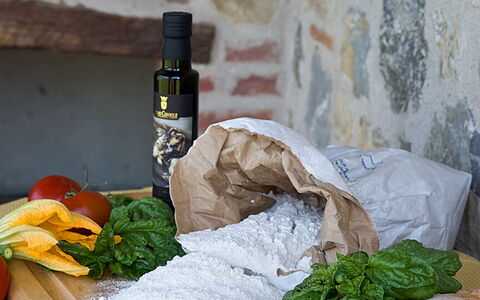 Villa Miravalle: Cibo, Tavola, Ingrediente, Bottiglia, Tavolo, Arancia, Natural Foods, Frutta
