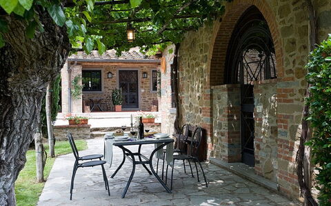 Cottage Capanna: Tavolo, Pianta, Mobilia, Costruzione, Finestra, Sedia, Porta, Tavolo Esterno, Casa, Immobiliare