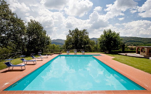 Cottage Capanna: Acqua, Nube, Cielo, Giorno, Proprietà, Piscina, Azzurro, Pianta, Rettangolo, Albero