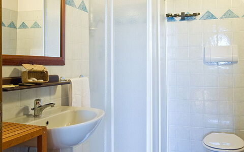 Cottage Capanna: Specchio, Proprietà, Idraulico Fixture, Bagno, Rubinetto, Lavello, Viola, Costruzione, Lavandino Del Bagno