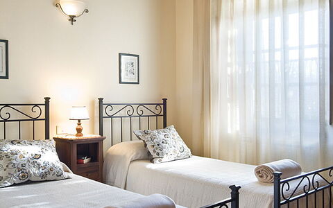 Cottage Capanna: Mobilia, Proprietà, Finestra, Comfort, Luce, Legna, Telaio Del Letto, Costruzione, Illuminazione
