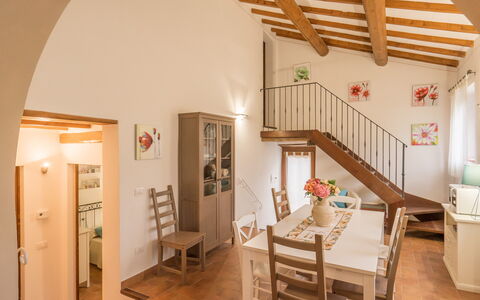 Borgo San Vincenti: Proprietà, Mobilia, Legna, Costruzione, Sedia, Interior Design, Cornice, Pavimentazione, Pavimento, Soggiorno