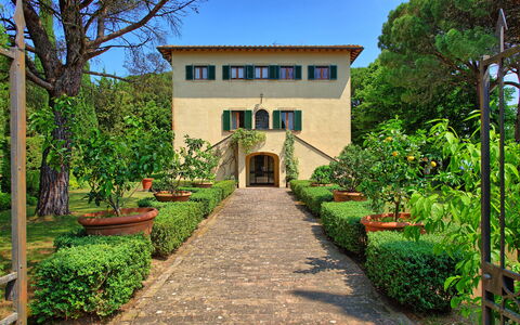 Villa Sorbaiano: Pianta, Costruzione, Cielo, Fiore, Finestra, Albero, Porta, Casa, Architettura, Lotto