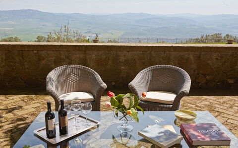 Villa Sorbaiano: Cielo, Tavolo, Mobilia, Proprietà, Pianta, Sedia, Tavolo Esterno, Natura, Vaso Di Fiori, Mobili Da Esterno