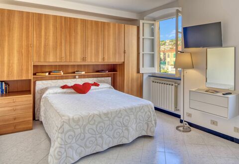 Studio Paola - Levanto: Mobilia, Cabinetry, Comfort, Legna, Interior Design, Cassetto, Costruzione, Pavimentazione, Letto, Pavimento