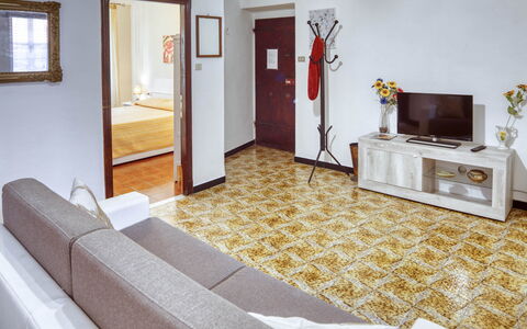 Nina Home - Levanto: Proprietà, Cabinetry, Costruzione, Comfort, Interior Design, Pavimentazione, Legna, Porta, Pavimento, Casa