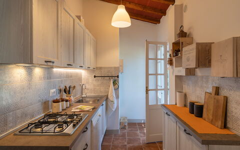 Villa Luana: Proprietà, Cabinetry, Mobilia, Controsoffitto, Costruzione, Stufa A Gas, Legna, Illuminazione, Interior Design, Cucina