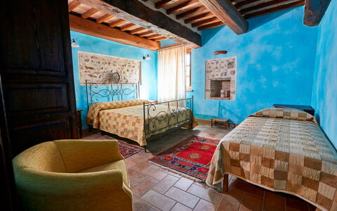 Agriturismo Il Molino Di Uncinano: Proprietà, Mobilia, Legna, Soggiorno, Interior Design, Tavolo, Cornice, Pavimento, Pavimentazione, Latifoglie