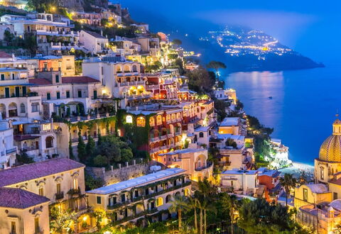 Living Times Apartment: Acqua, Costruzione, Proprietà, Cielo, Blu, Luce, Azzurro, Natura, Montagna, Casa