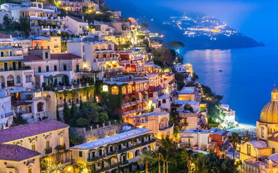 Living Times Apartment: Acqua, Costruzione, Proprietà, Cielo, Blu, Luce, Azzurro, Natura, Montagna, Casa