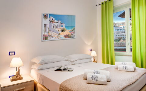 Loving Times Apartment: Mobilia, Proprietà, Fotografia, Blu, Comfort, Azzurro, Finestra, Tessile, Giallo