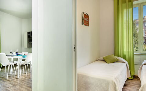 Loving Times Apartment: Mobilia, Verde, Comfort, Legna, Tavolo, Interior Design, Costruzione, Pavimentazione, Pavimento