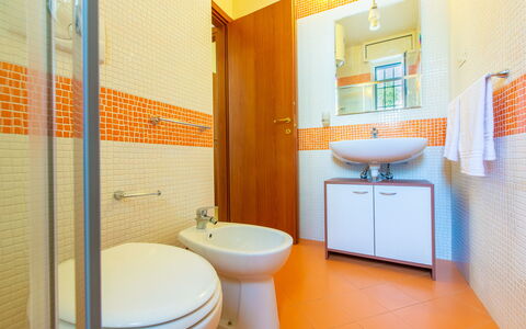Case Pantanagianni: Idraulico Fixture, Costruzione, Lavello, Rubinetto, Proprietà, Lavandino Del Bagno, Viola, Bagno, Arancia