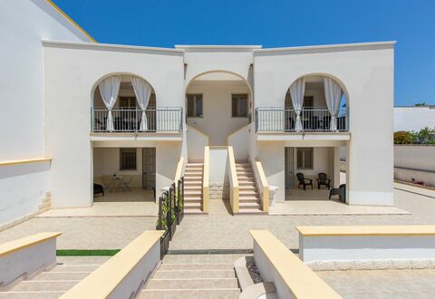 Case Pantanagianni: Cielo, Costruzione, Shade, Urban Design, Pianta, Zona Residenziale, Facciata, Immobiliare, Paesaggio, Appartamento