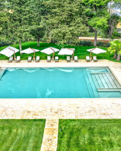 Villa Oria: Acqua, Pianta, Proprietà, Piscina, Verde, Rettangolo, Albero, Shade, Erba, Mobili Da Esterno