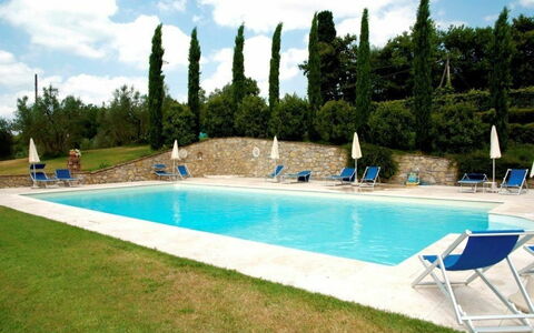 Residenza D'epoca: Acqua, Cielo, Nube, Pianta, Piscina, Albero, Shade, Materiale Composito, Tempo Libero, Erba
