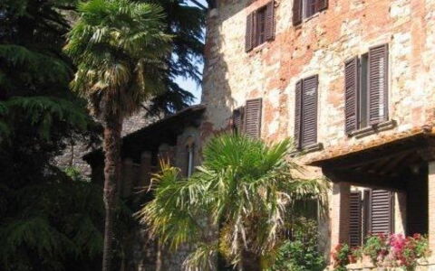 Residenza D'epoca: Pianta, Costruzione, Proprietà, Finestra, Vaso Di Fiori, Casa, Albero, Cielo, Arecales, Quartiere