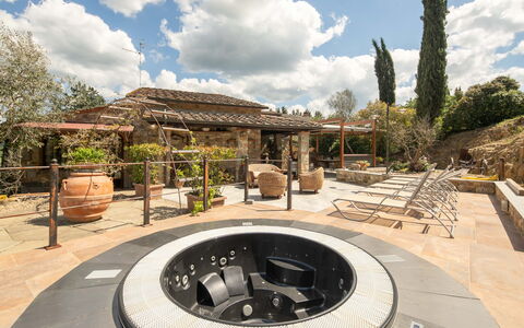 Valdambra Villa: Giardino, Backyard, Flagstone, Landscaping, Giochi D'Acqua, Cortile, Struttura Esterna, Design, Terrazza, Cortile