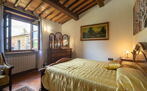 Valdambra Villa: Parete, Mobilia, Casa, Camera Da Letto, Casa, Letto, Telaio Del Letto, Camera, Cassetto, Lampada