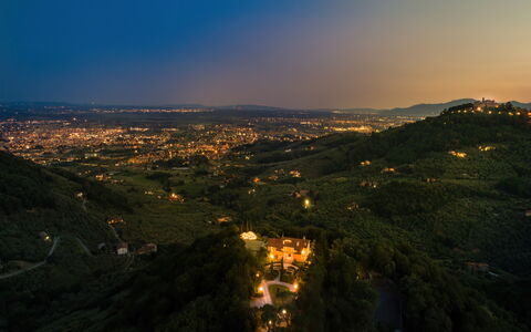 Villa Alfresco: Atmosfera, Cielo, Ecoregione, Afterglow, Crepuscolo, Montagna, Tramonto, Paesaggio Naturale, Fenomeno Atmosferico, Alba