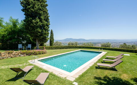 Villa Lastra: Acqua, Cielo, Proprietà, Pianta, Paesaggio Naturale, Botanica, Piscina, Rettangolo, Mobili Da Esterno, Shade