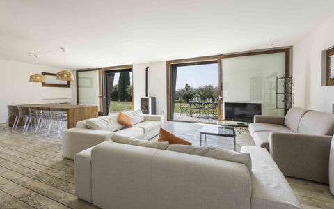 Casina Dell'acquaborra: Pavimentazione, Legna, Mobilia, Pavimento, Interior Design, Divano, Soffitto, Pavimento In Legno, Soggiorno, Tavolo