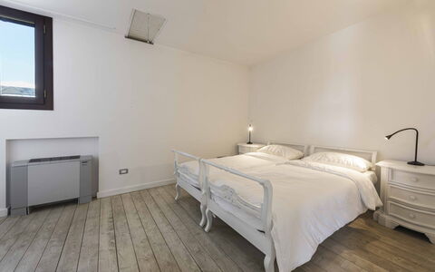 Casina Dell'acquaborra: Letto, Mobilia, Interior Design, Pavimento, Pavimentazione, Camera Da Letto, Parete, Soffitto, Legna, Lenzuolo