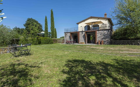 Casina Dell'acquaborra: Casa, Estate, Villetta, Agriturismo, Giardino, Prato, Landscaping, Recinzione, Villa, Cortile