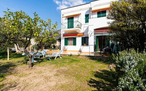 Toirano 604: Appartamento, Ricorrere, Sedia, Shade, Balcone, Cucina & Sala Da Pranzo Tavolo, Ristorante, Eco Hotel, Hotel