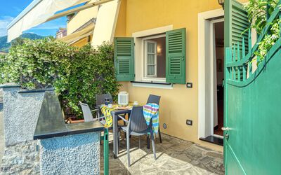 Villa Dell'erta - Levanto, Montale: Costruzione, Pianta, Finestra, Giorno, Proprietà, Porta, Blu, Verde, Azzurro, Vaso Di Fiori