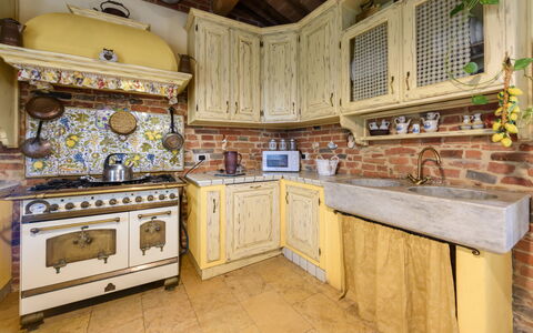 Villa Lorenzana: Cabinetry, Proprietà, Controsoffitto, Costruzione, Legna, Cucina, Interior Design, Architettura, Pavimentazione, Pavimento