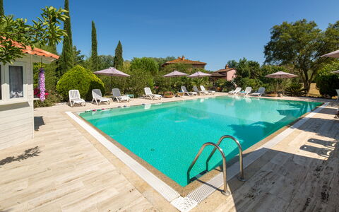 Villa Lorenzana: Acqua, Cielo, Proprietà, Pianta, Costruzione, Piscina, Azzurro, Albero, Mobili Da Esterno, Shade