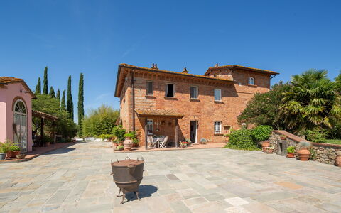 Villa Lorenzana: Pianta, Cielo, Costruzione, Vaso Di Fiori, Finestra, Casa, Albero, Paesaggio, Quartiere, Pianta Della Casa