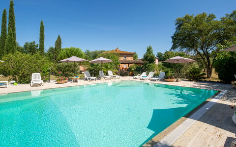 Villa Lorenzana: Acqua, Cielo, Pianta, Proprietà, Piscina, Azzurro, Albero, Mobili Da Esterno, Aqua, Tempo Libero