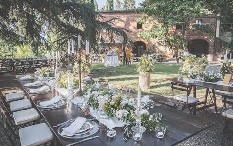 Castelletto Weddings And Events: Pianta, Tavolo, Proprietà, Mobilia, Tavola, Botanica, Sedia, Albero, Costruzione, Illuminazione