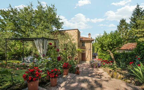 Ville Rosadi Weddings: Fiore, Nube, Pianta, Cielo, Costruzione, Comunita 'Impianto, Finestra, Albero, Lotto, Villetta