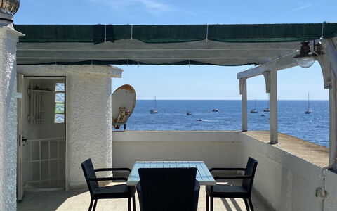 La Terrazza Di Santa Marinella: Cielo, Acqua, Mobilia, Sedia, Azzurro, Costruzione, Shade, Tavolo, Nube, Interior Design