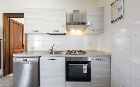 Residenza Garosi: Cabinetry, Lavello, Costruzione, Controsoffitto, Cucina Stufa, Cucina, Elettrodomestico, Rubinetto, Elettrodomestico Da Cucina, Legna