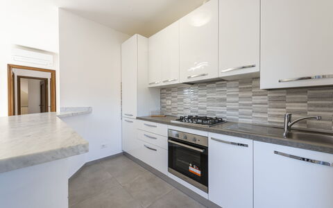 Casa Serchio: Cabinetry, Controsoffitto, Lavello, Lavandino Della Cucina, Rubinetto, Costruzione, Cucina Stufa, Legna, Illuminazione, Interior Design