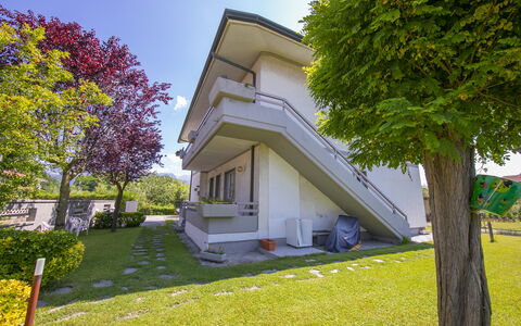 Pontremoli Apartments: Pianta, Cielo, Costruzione, Proprietà, Albero, Foglia, Architettura, Lotto, Shade, Villetta
