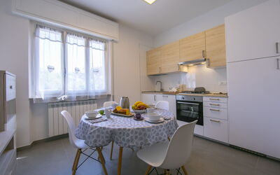 Pontremoli 2: Cabinetry, Proprietà, Mobilia, Finestra, Controsoffitto, Costruzione, Cucina, Elettrodomestico Da Cucina, Interior Design, Legna